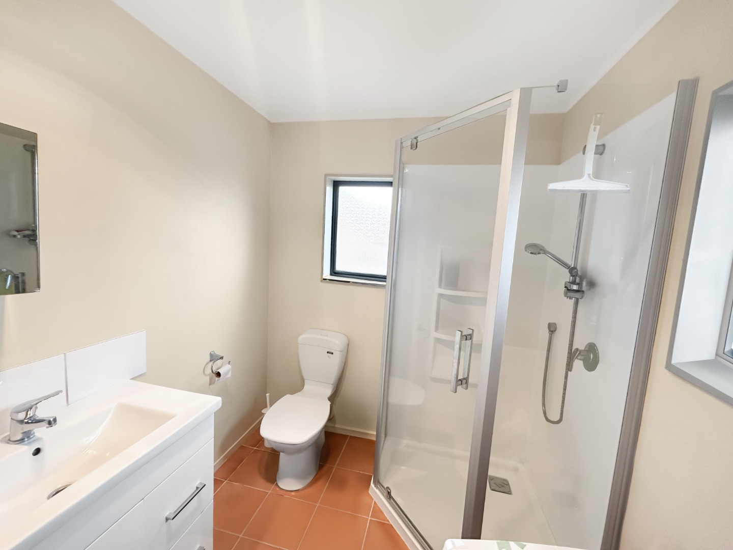 Charming 2-Bedroom Home in Mangere East, Manukau – $530/Week photo