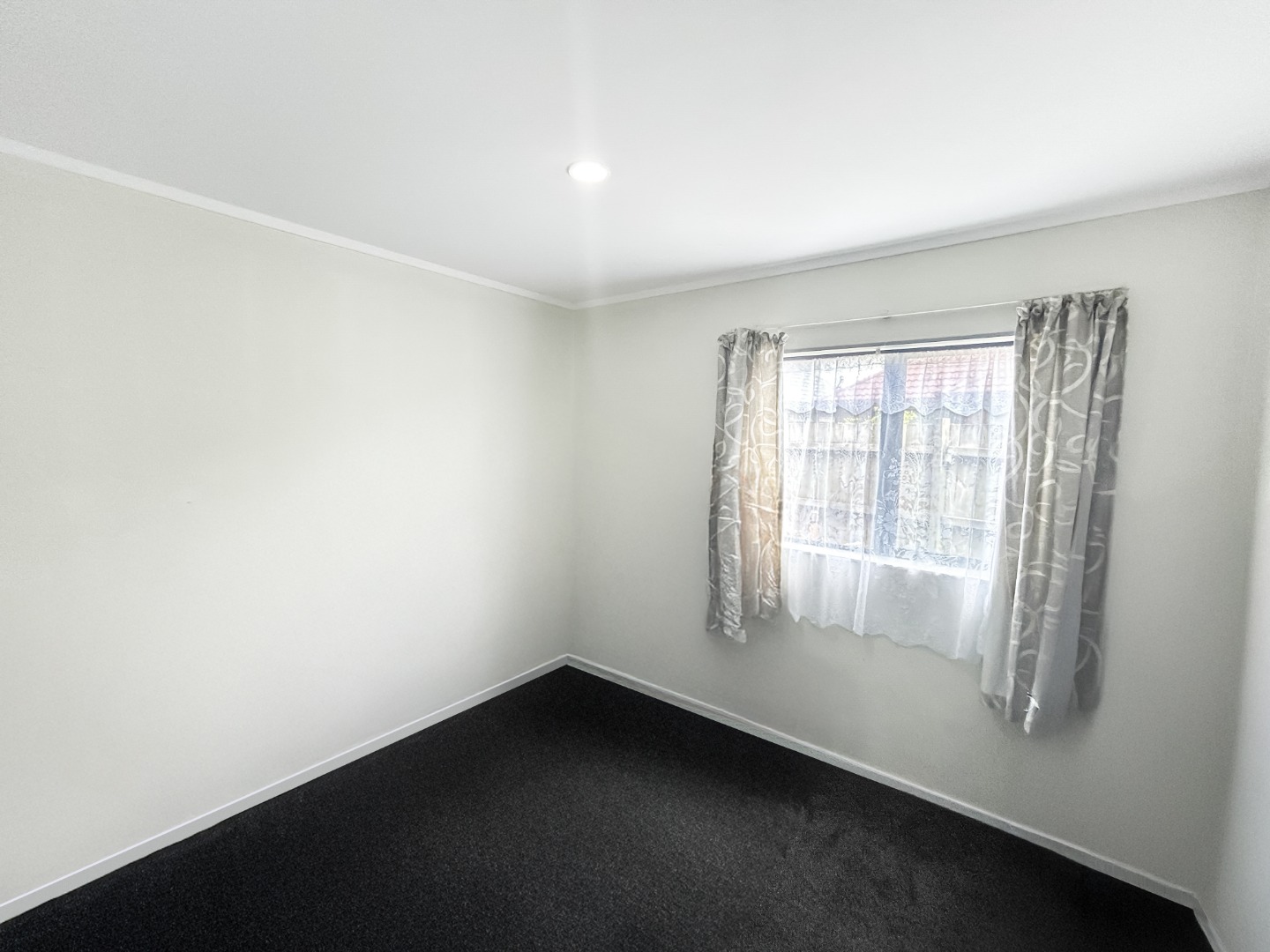 Charming 2-Bedroom Home in Mangere East, Manukau – $530/Week photo