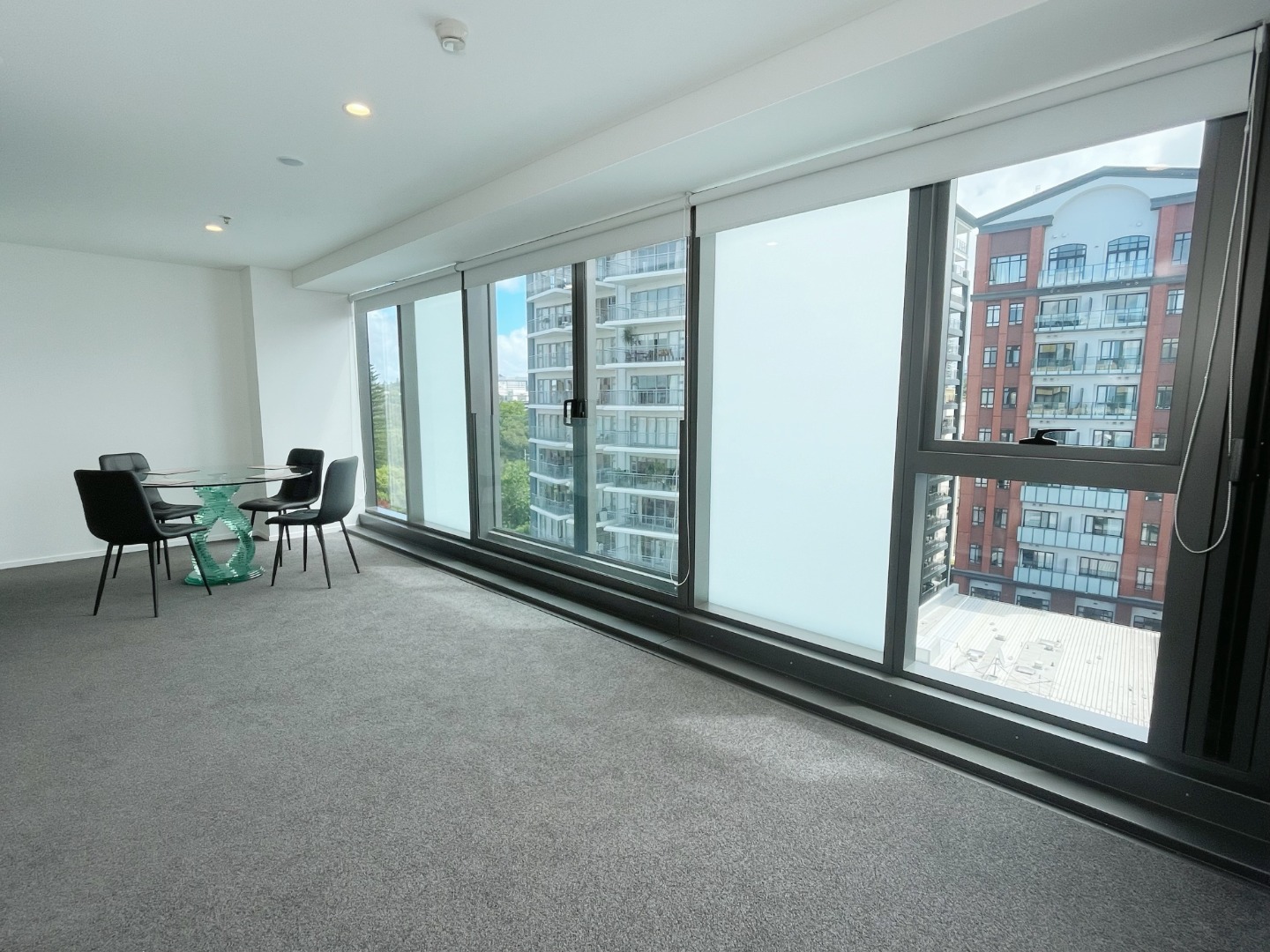 Sunny furnished two bedroom apartment with carpark photo