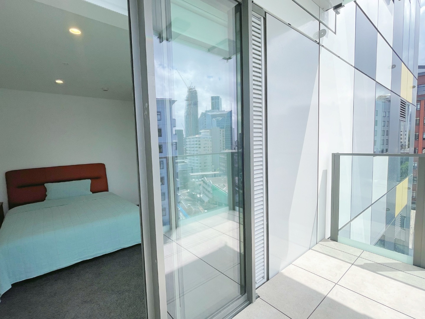 Sunny furnished two bedroom apartment with carpark photo