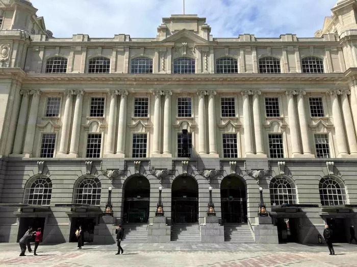 Sunny furnished two bedroom apartment with carpark photo