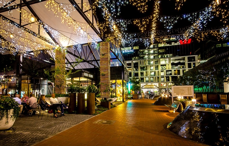 Sunny furnished two bedroom apartment with carpark photo