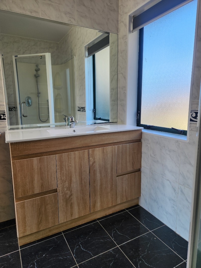 Manukau Heights - 4 brm, 2 bathroom photo