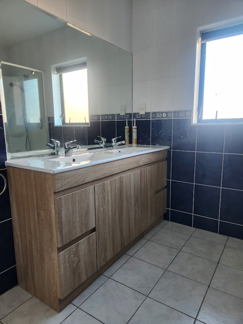 Manukau Heights - 4 brm, 2 bathroom photo