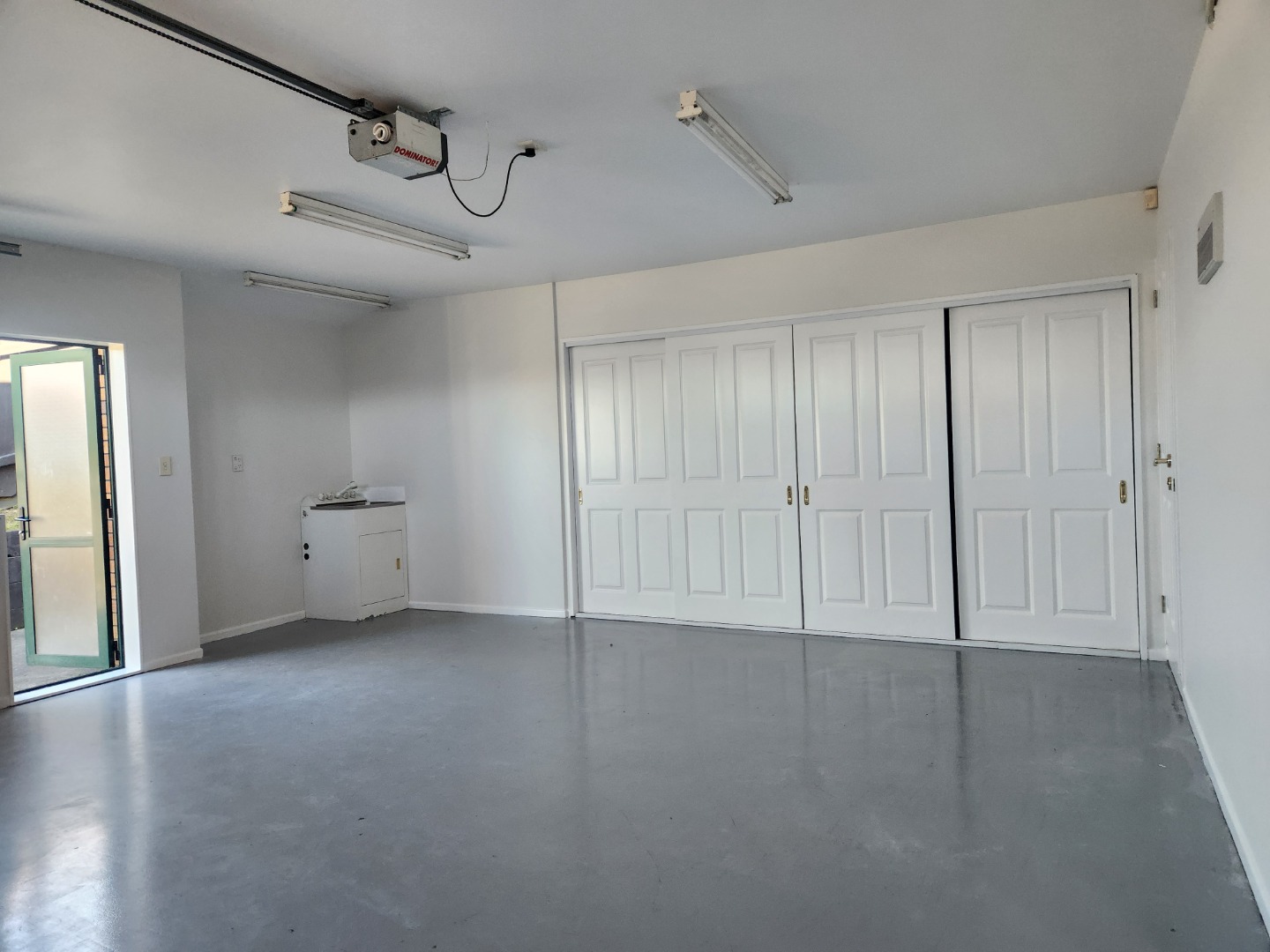 Manukau Heights - 4 brm, 2 bathroom photo