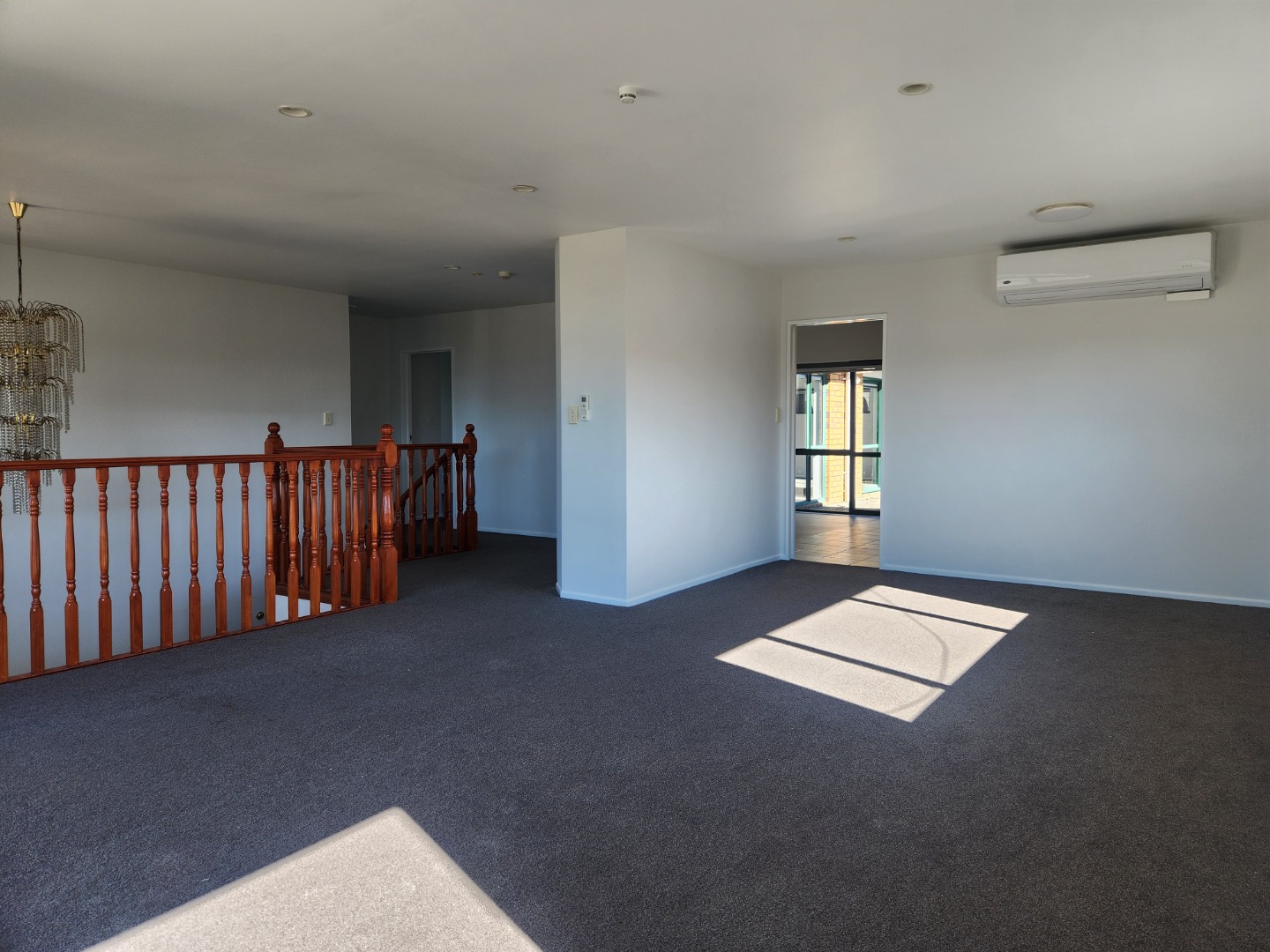 Manukau Heights - 4 brm, 2 bathroom photo