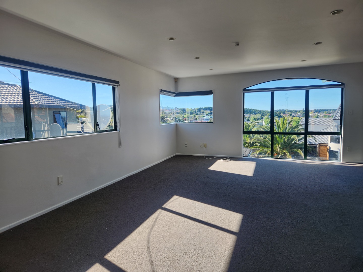 Manukau Heights - 4 brm, 2 bathroom photo