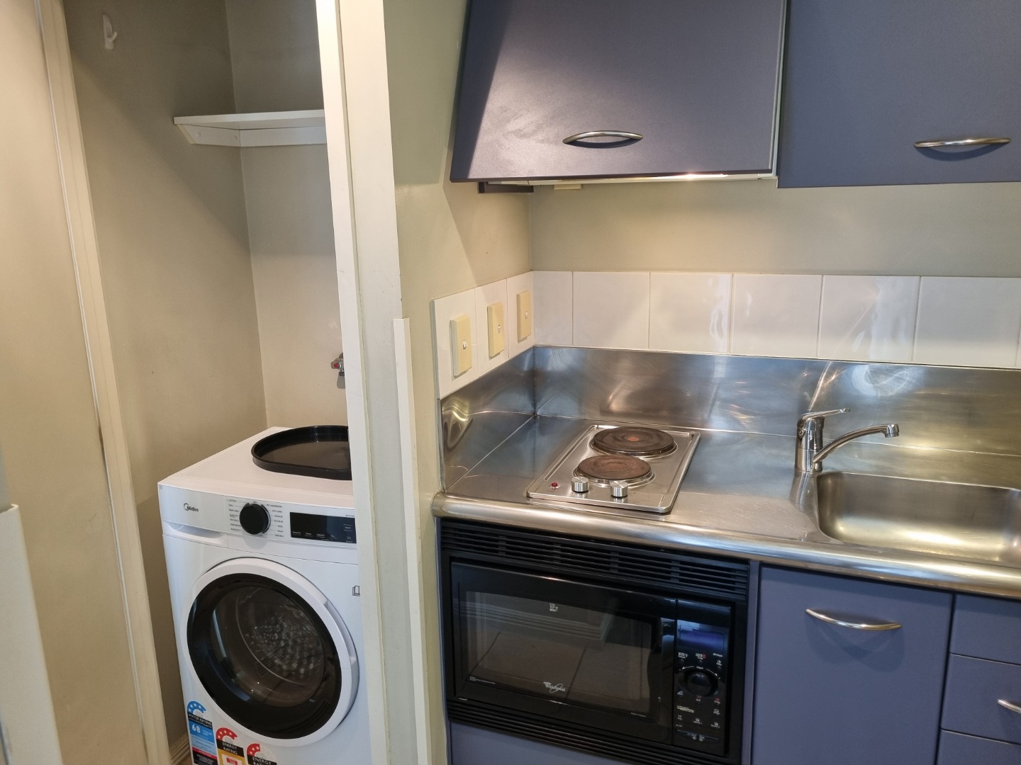 A steal! Corner Studio apt WATER/POWER INCLUDED in rent photo