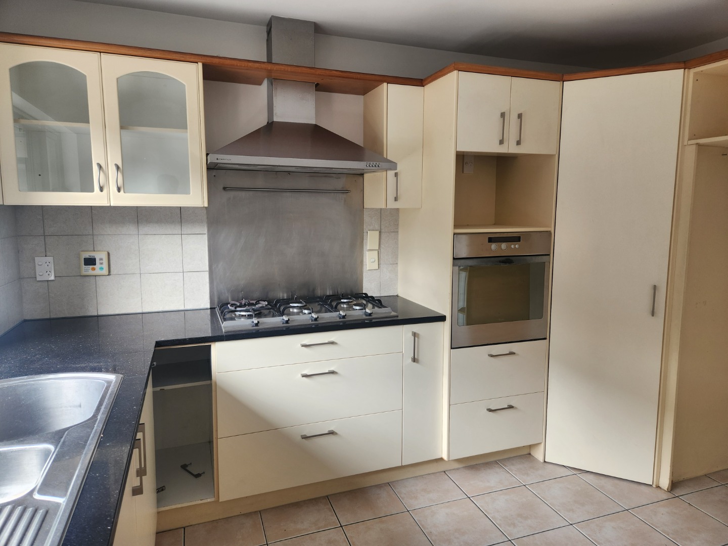 Manukau Heights - 4 brm, 2 bathroom photo