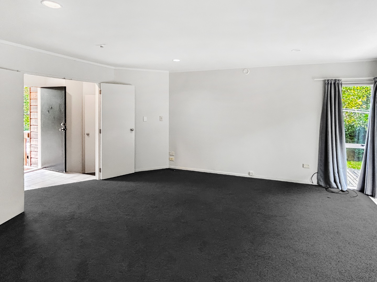 REMUERA - 3 bedroom home in double grammar zone photo