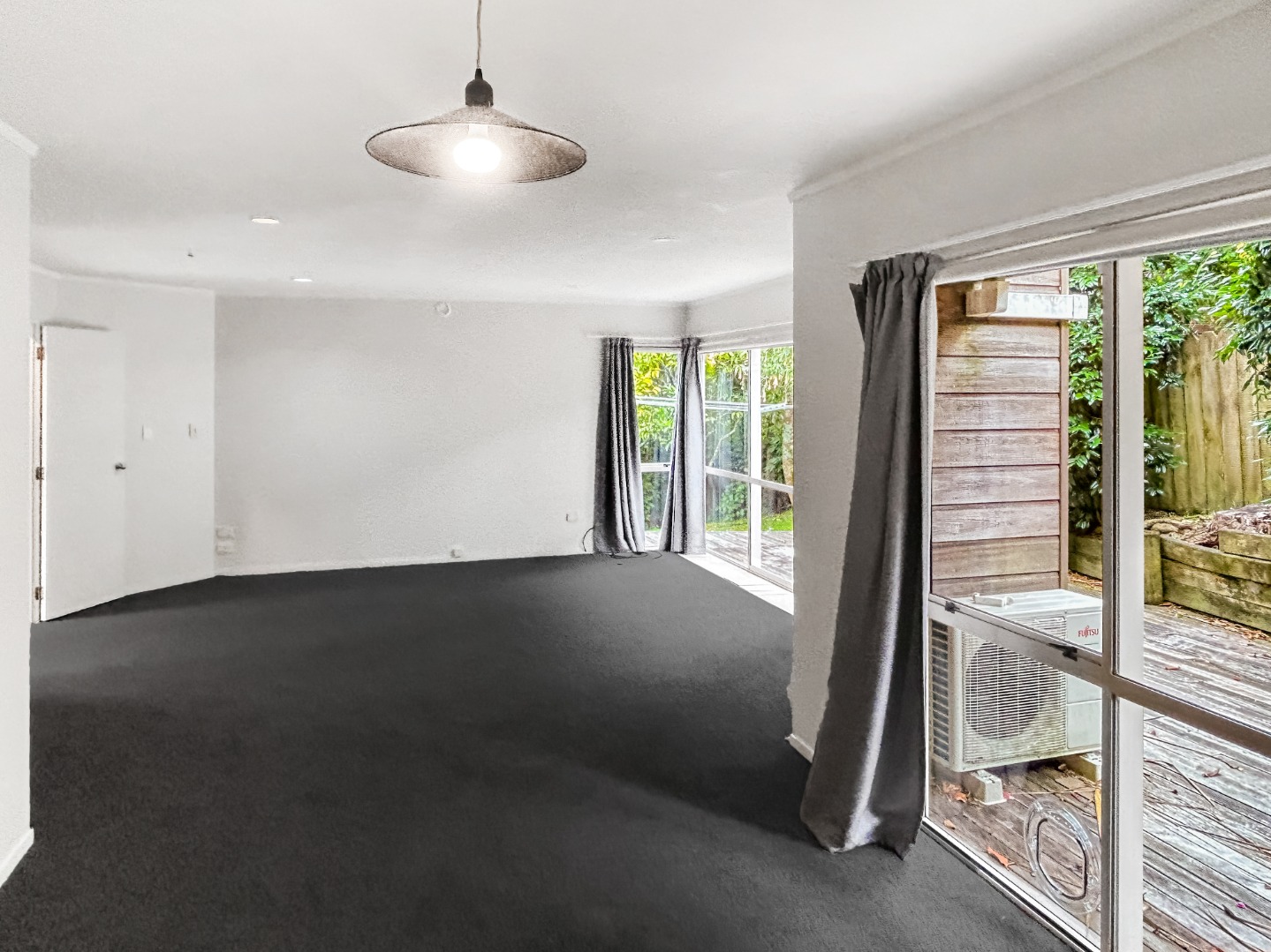 REMUERA - 3 bedroom home in double grammar zone photo