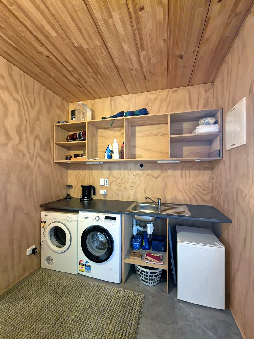 Charming Two-Storey 3-Bedroom Home in Palm Beach – $875/week photo