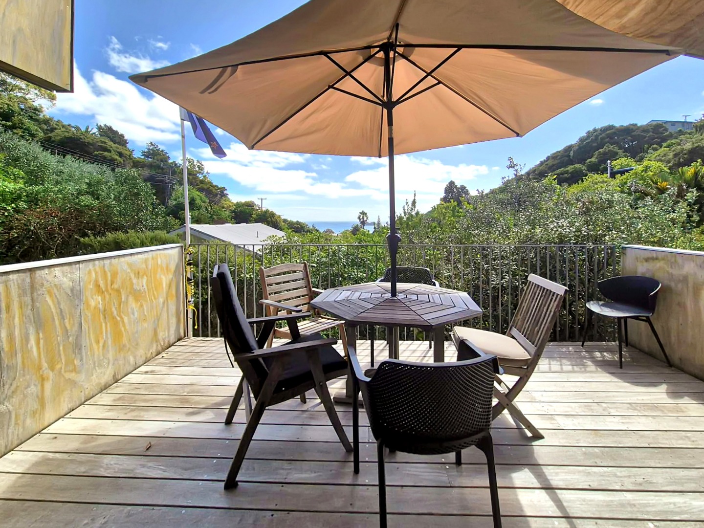 Charming Two-Storey 3-Bedroom Home in Palm Beach – $875/week photo