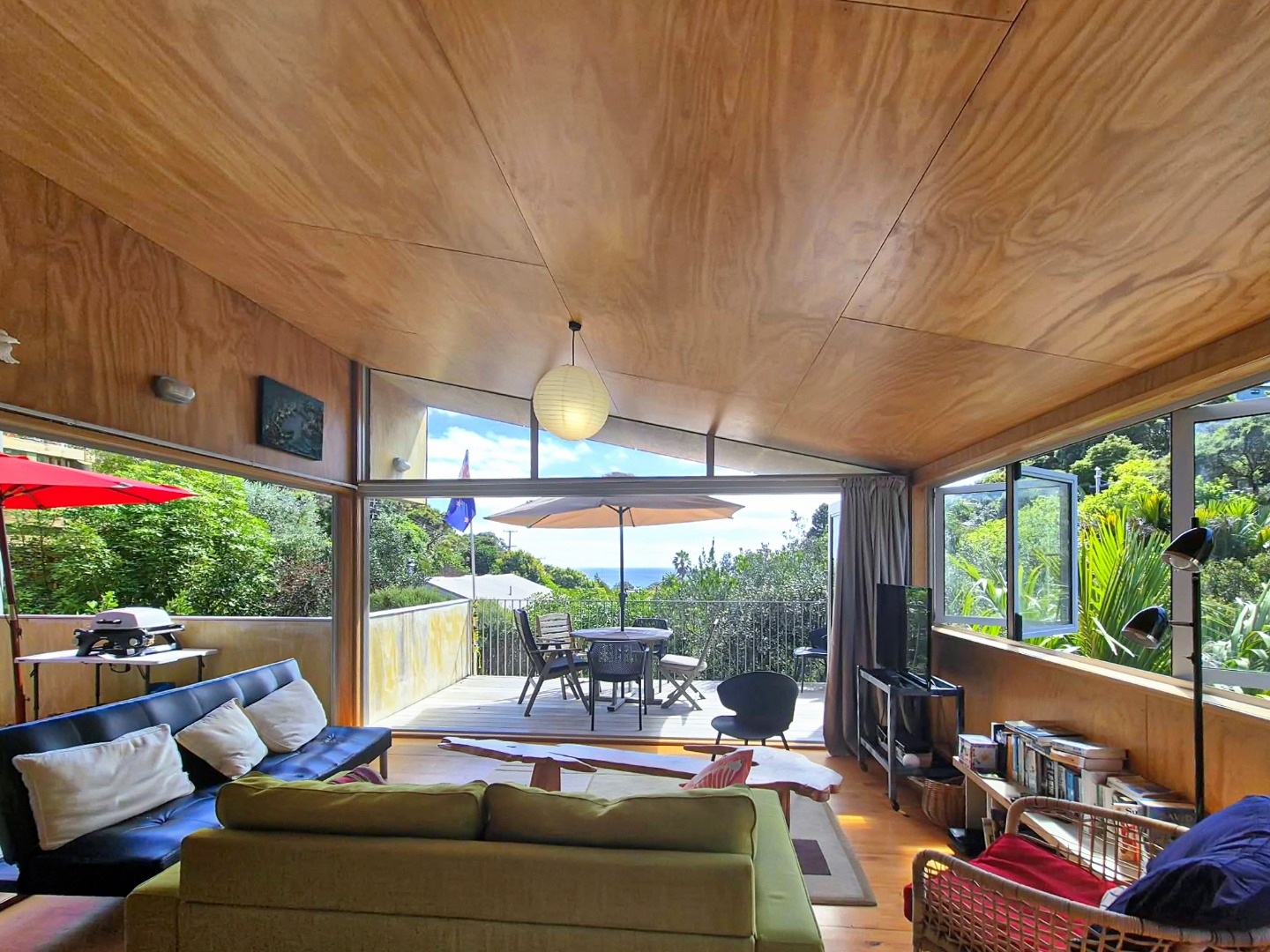 Charming Two-Storey 3-Bedroom Home in Palm Beach – $875/week photo