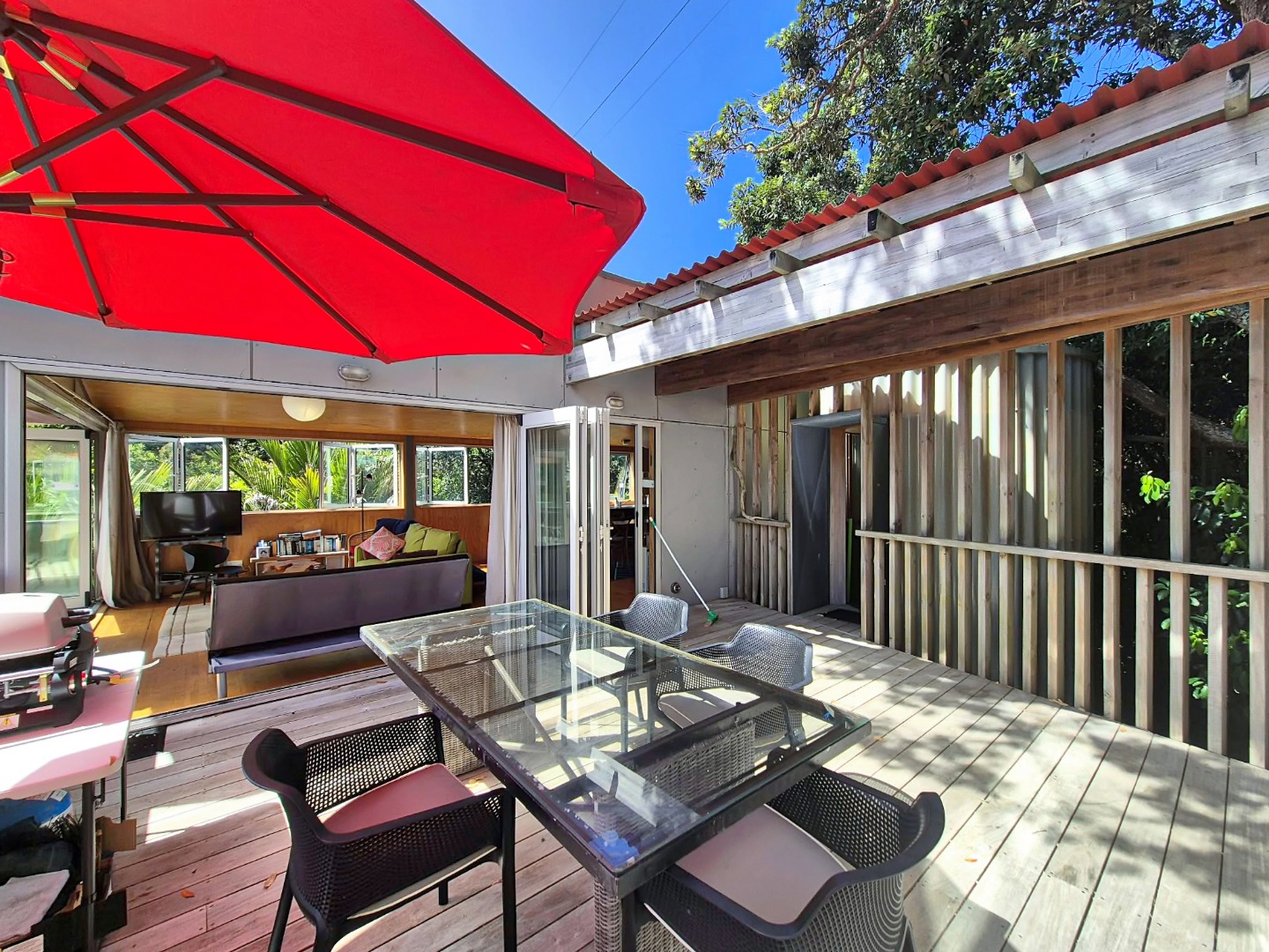 Charming Two-Storey 3-Bedroom Home in Palm Beach – $875/week photo