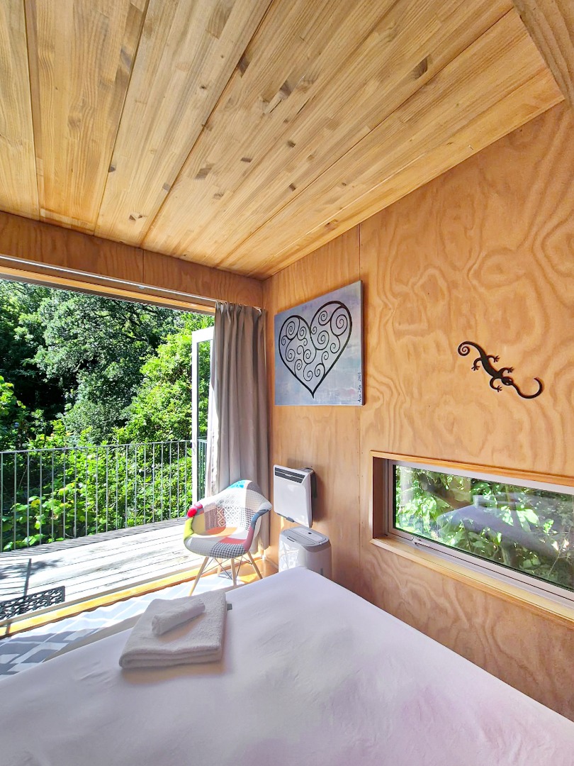 Charming Two-Storey 3-Bedroom Home in Palm Beach – $875/week photo