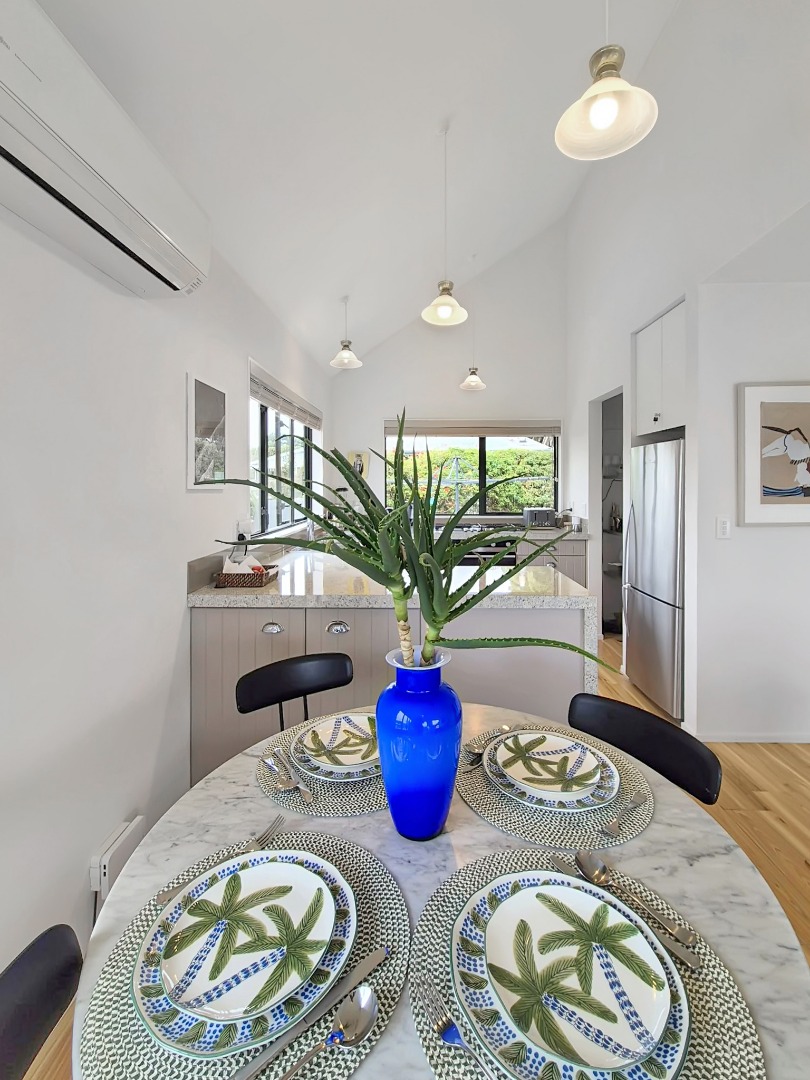 Commanding Clifftop Residence $850 p/w photo