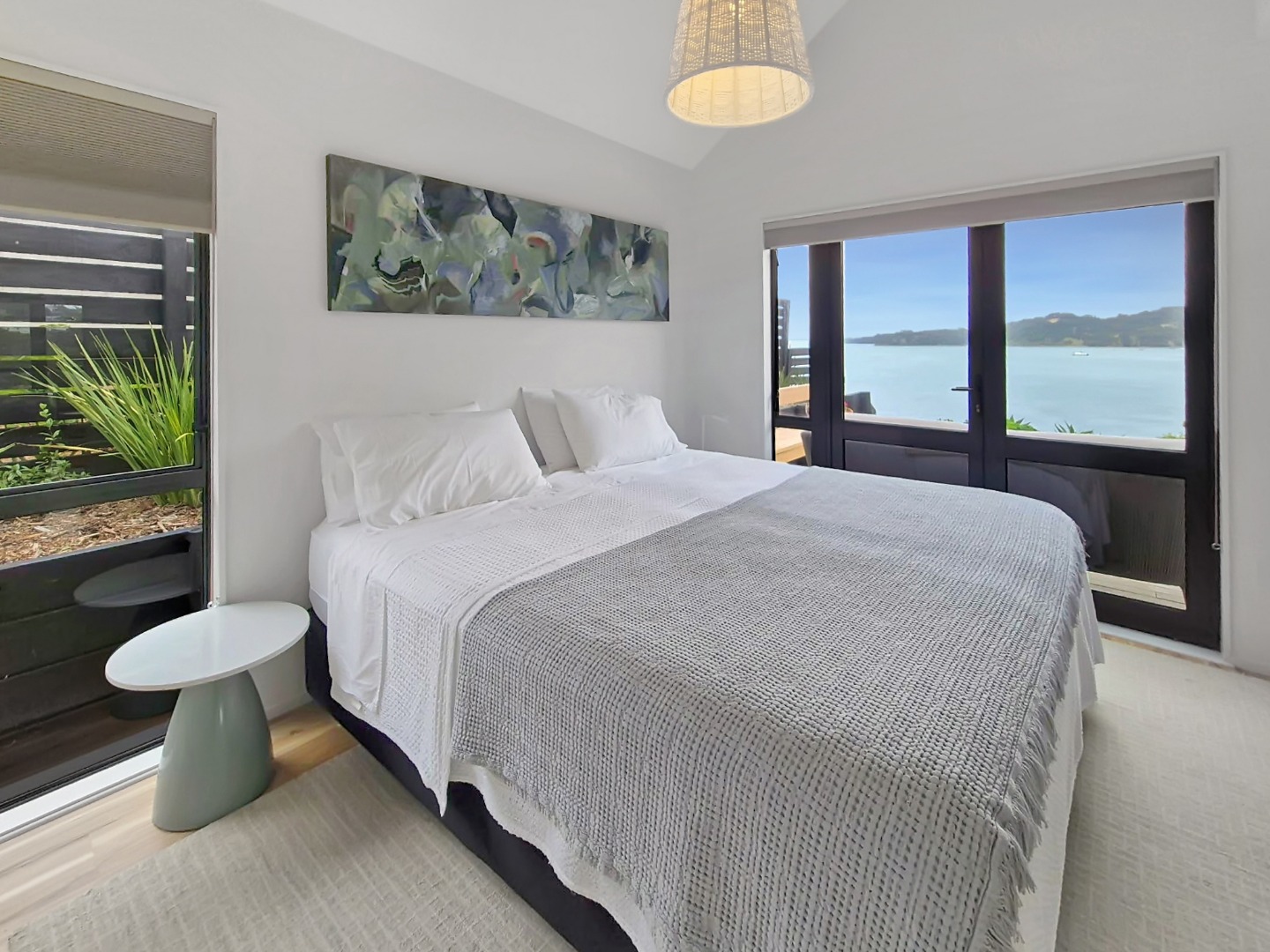 Commanding Clifftop Residence $850 p/w photo