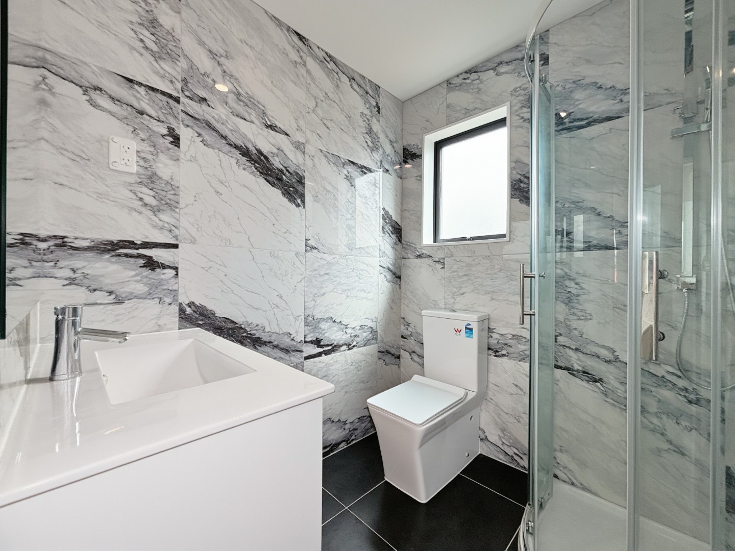 Sunny modern Living 2 bedroom in Māngere East photo