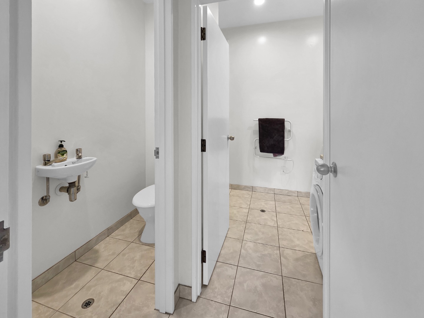 City Centre - 2 Bedroom, 1 bathroom - plus carpark photo