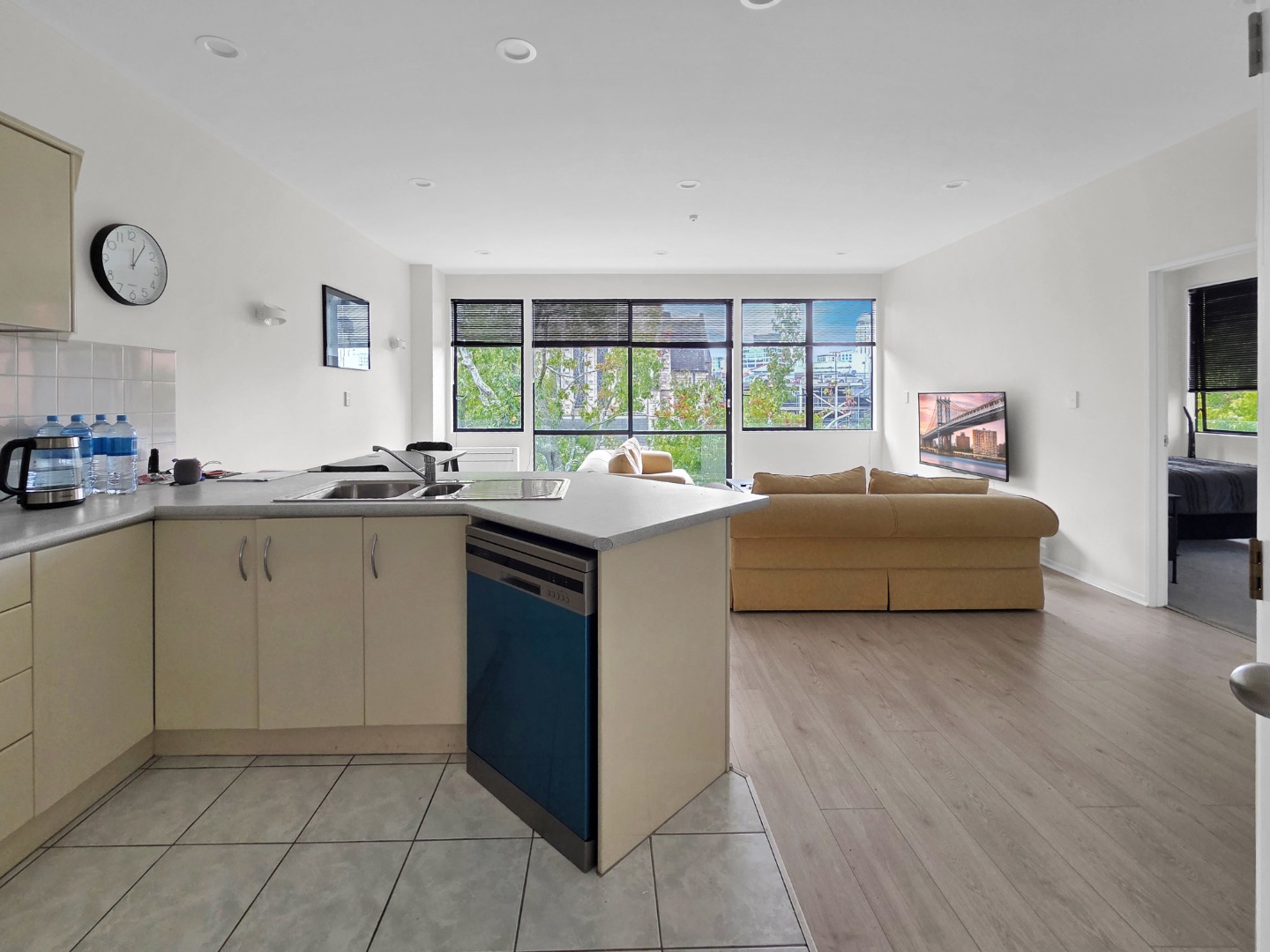 City Centre - 2 Bedroom, 1 bathroom - plus carpark photo