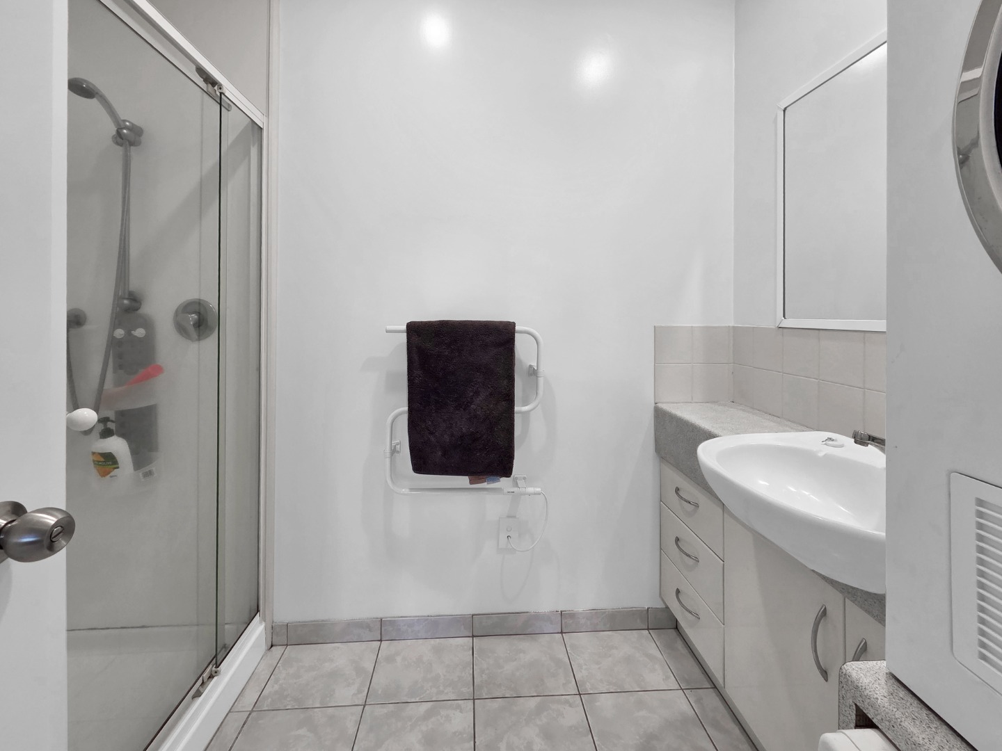 City Centre - 2 Bedroom, 1 bathroom - plus carpark photo