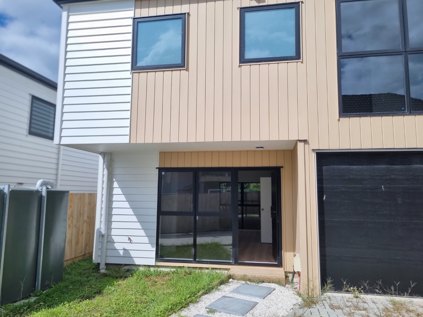 New Townhouse 3bdrm/2bthrm/garage photo