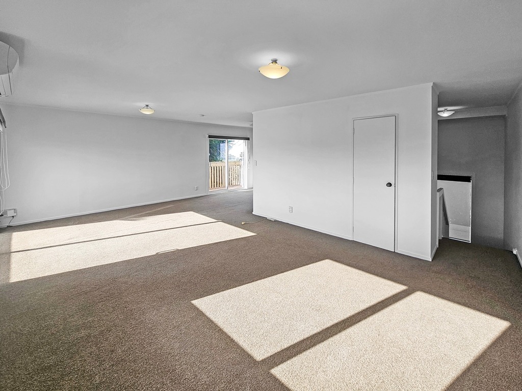 MEADOWBANK:   Meadowbank Road  Three Bed Townhouse in this sought after location  photo