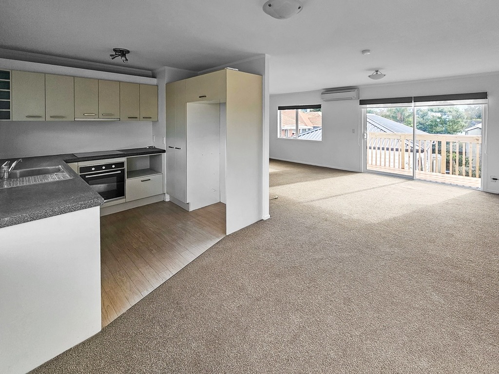 MEADOWBANK:   Meadowbank Road  Three Bed Townhouse in this sought after location  photo