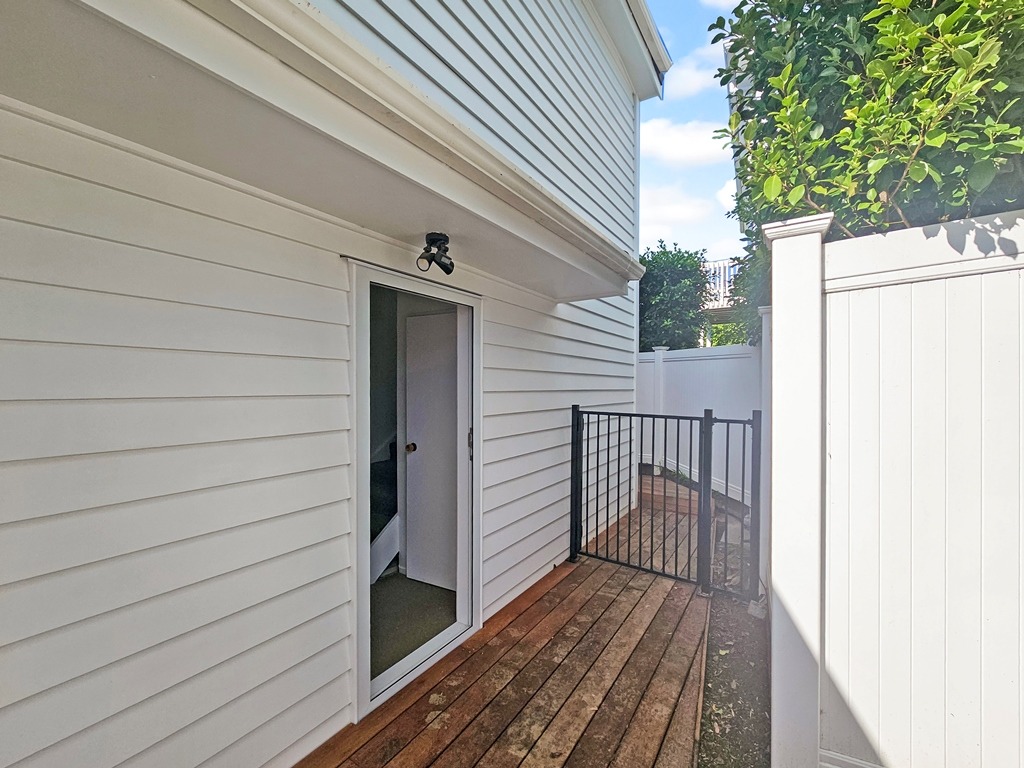 MEADOWBANK:   Meadowbank Road  Three Bed Townhouse in this sought after location  photo