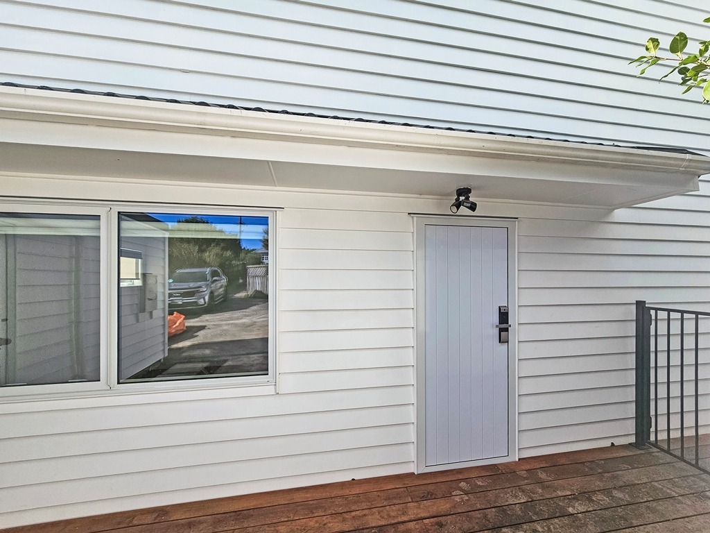 MEADOWBANK:   Meadowbank Road  Three Bed Townhouse in this sought after location  photo