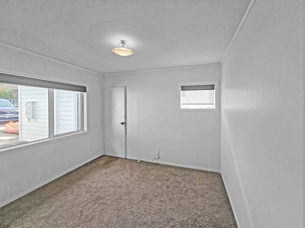 MEADOWBANK:   Meadowbank Road  Three Bed Townhouse in this sought after location  photo