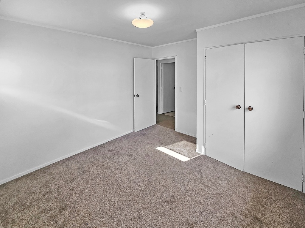 MEADOWBANK:   Meadowbank Road  Three Bed Townhouse in this sought after location  photo