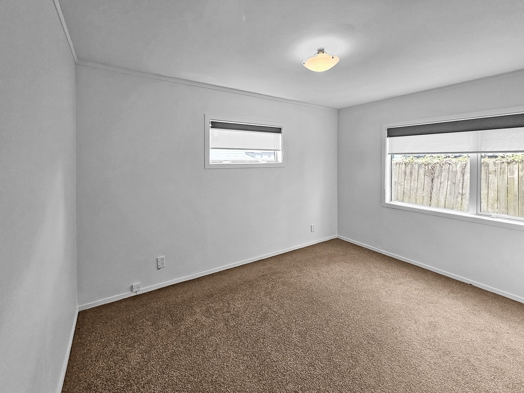 MEADOWBANK:   Meadowbank Road  Three Bed Townhouse in this sought after location  photo