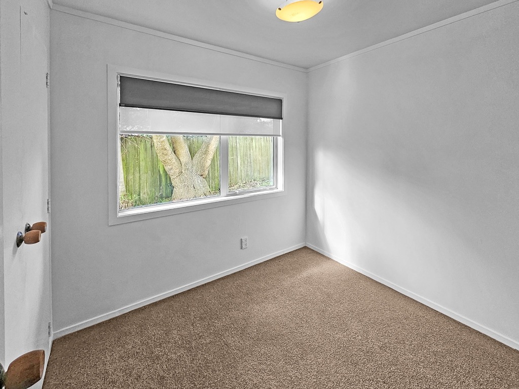 MEADOWBANK:   Meadowbank Road  Three Bed Townhouse in this sought after location  photo