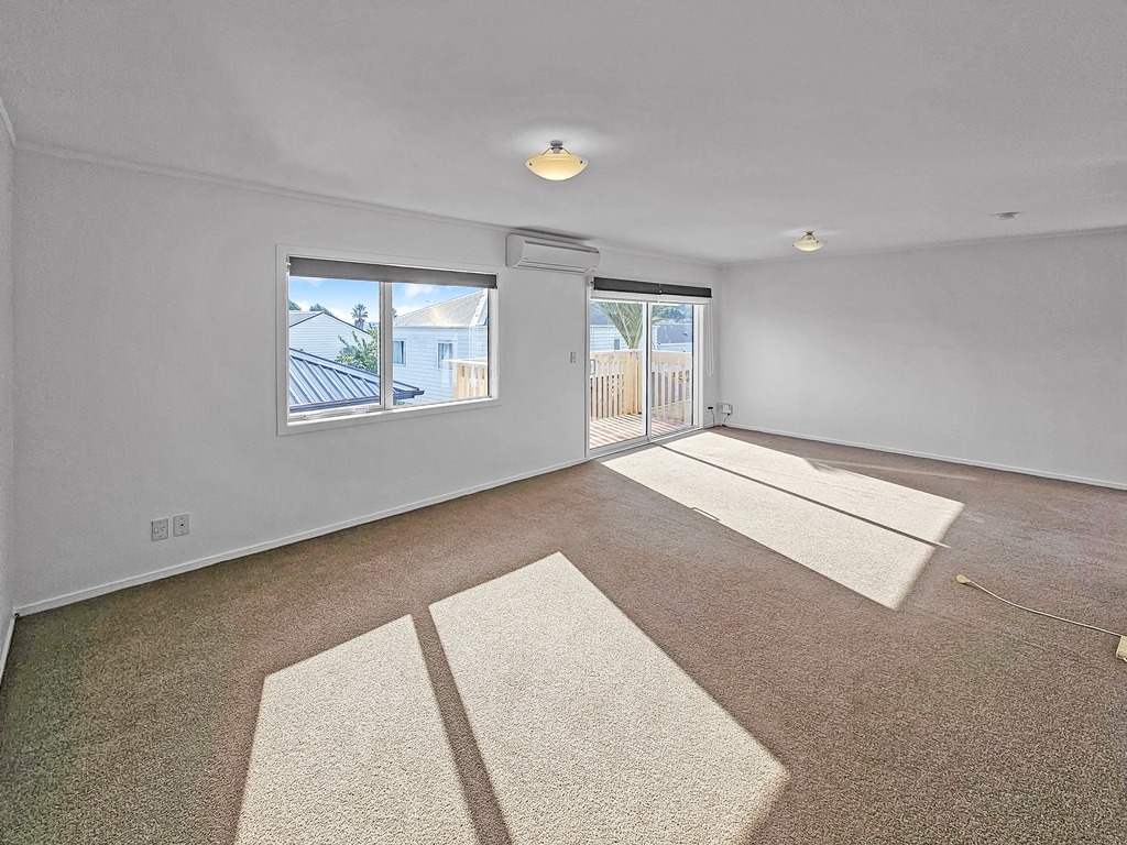 MEADOWBANK:   Meadowbank Road  Three Bed Townhouse in this sought after location  photo