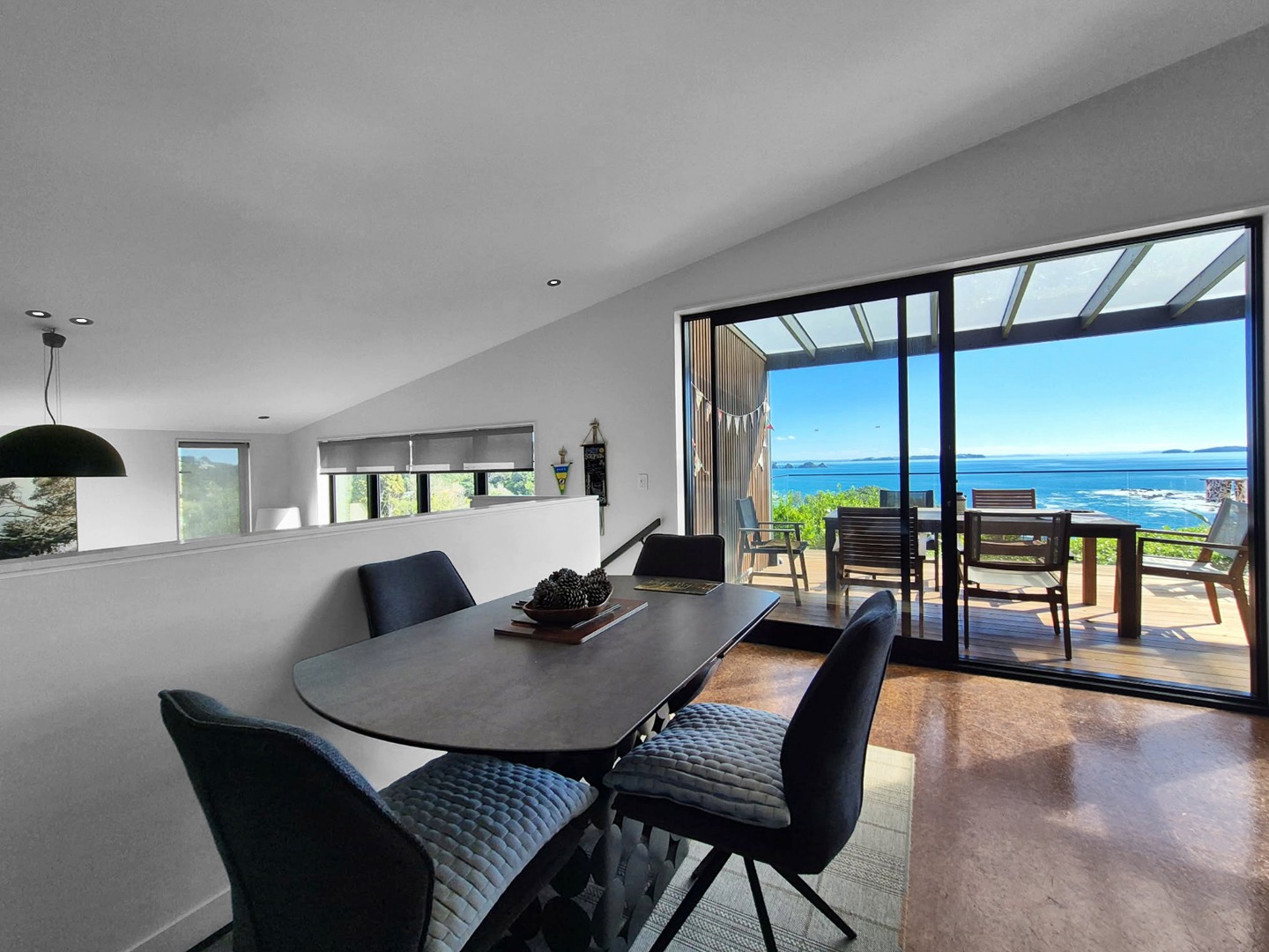 Enclosure Bay Retreat $725 p/w photo