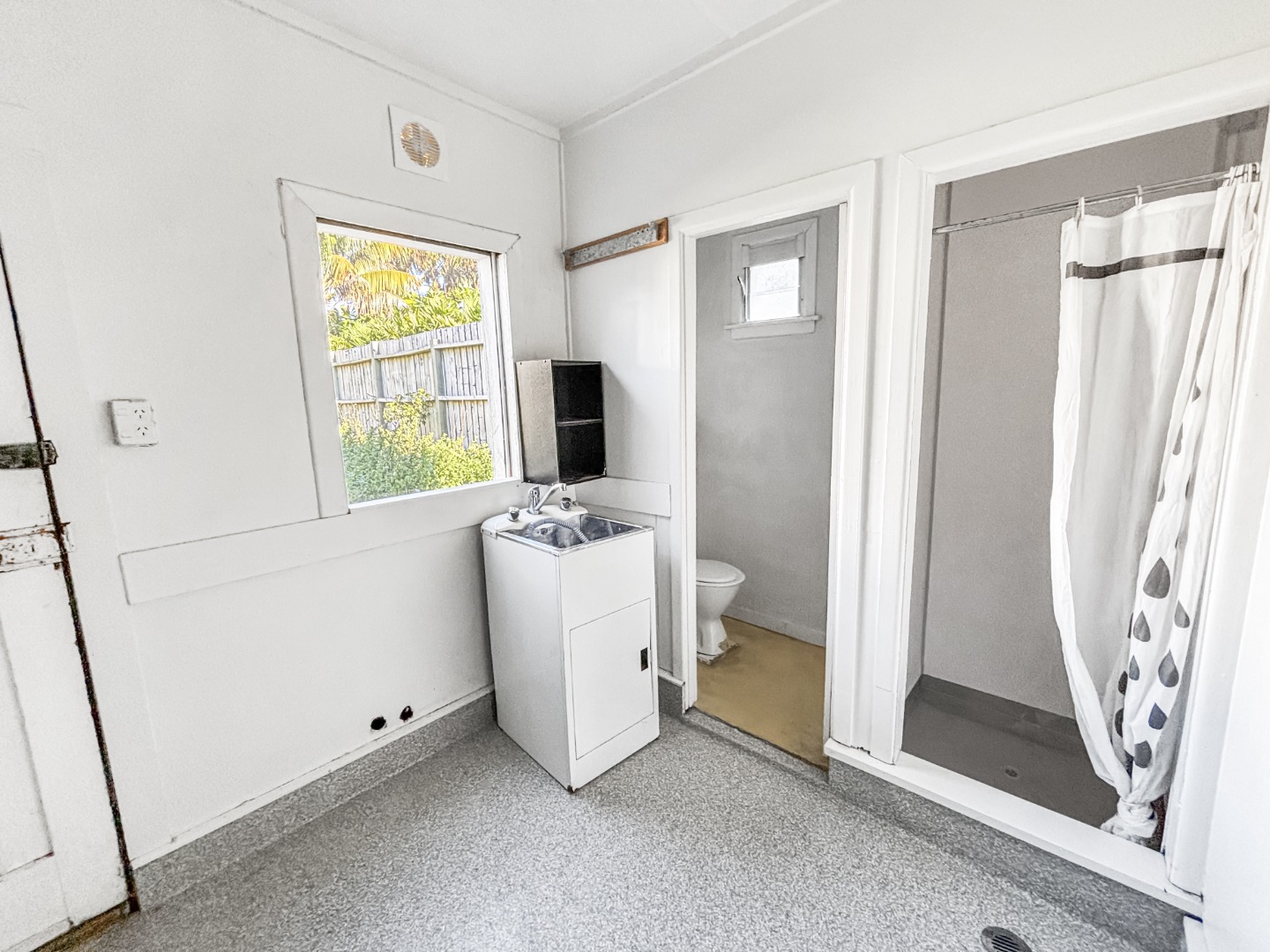 Sunny Grey Lynn 4-Bedroom Home on Fisherton Street photo