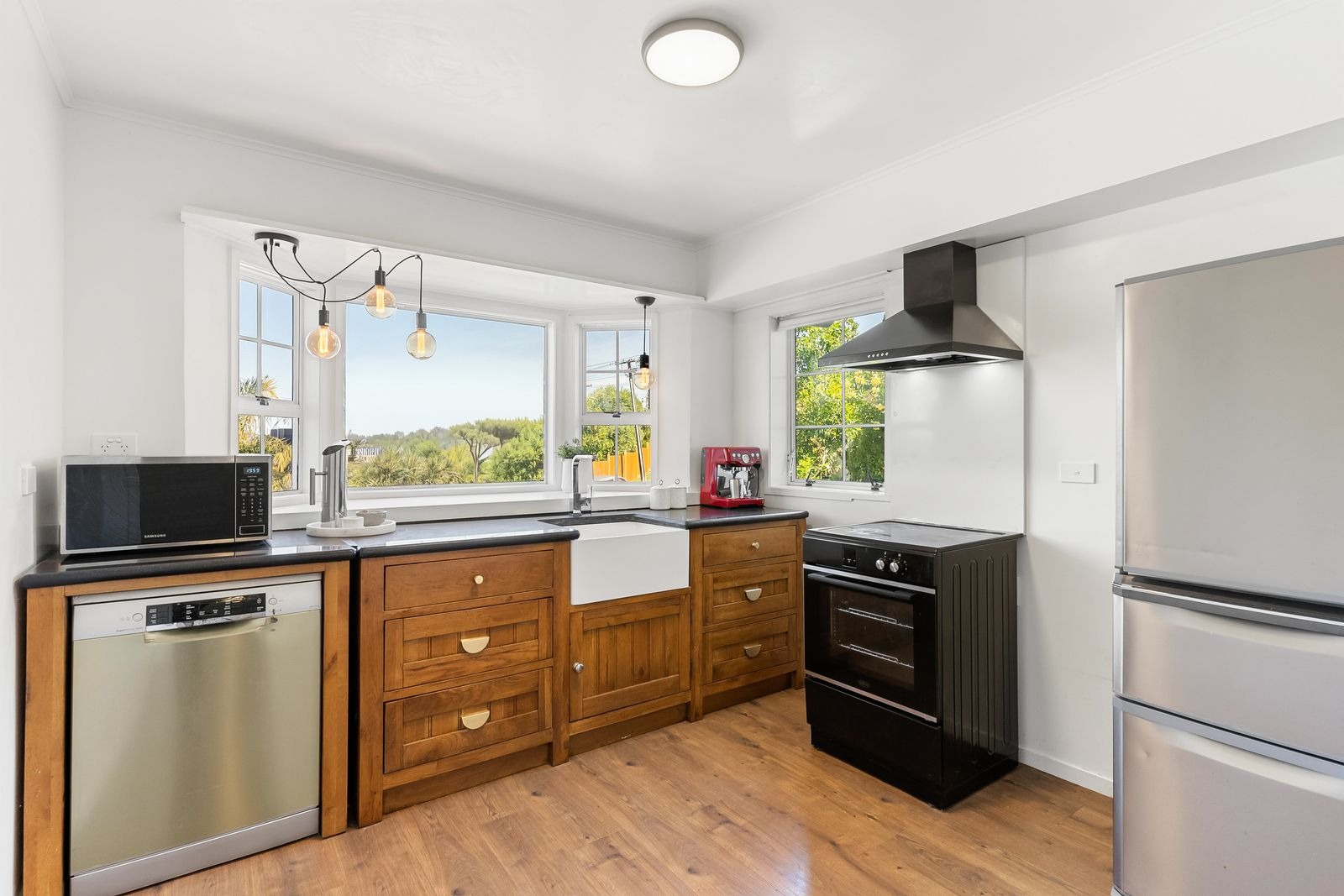 Rangitoto Views & Walk to the Beach photo