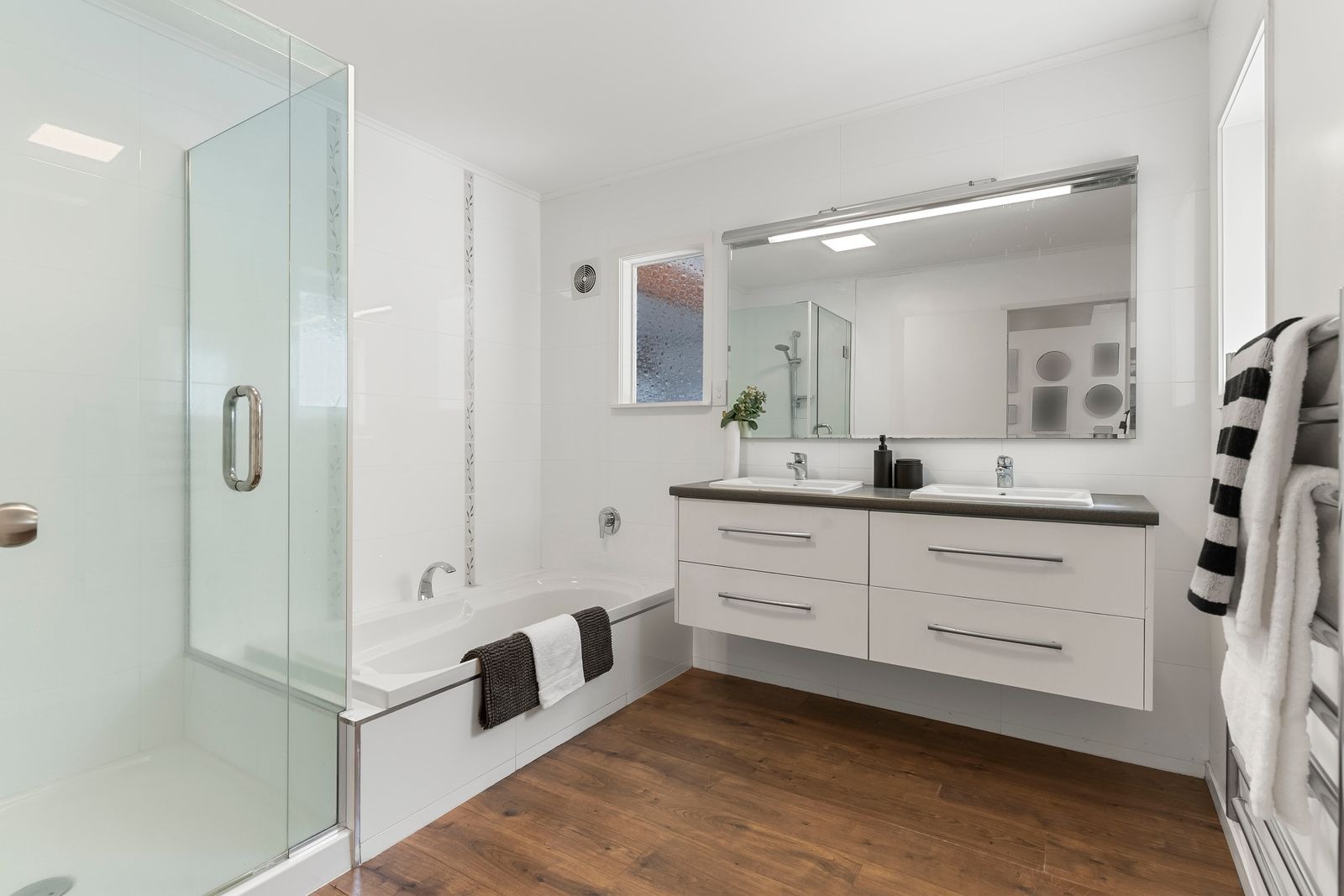 Rangitoto Views & Walk to the Beach photo