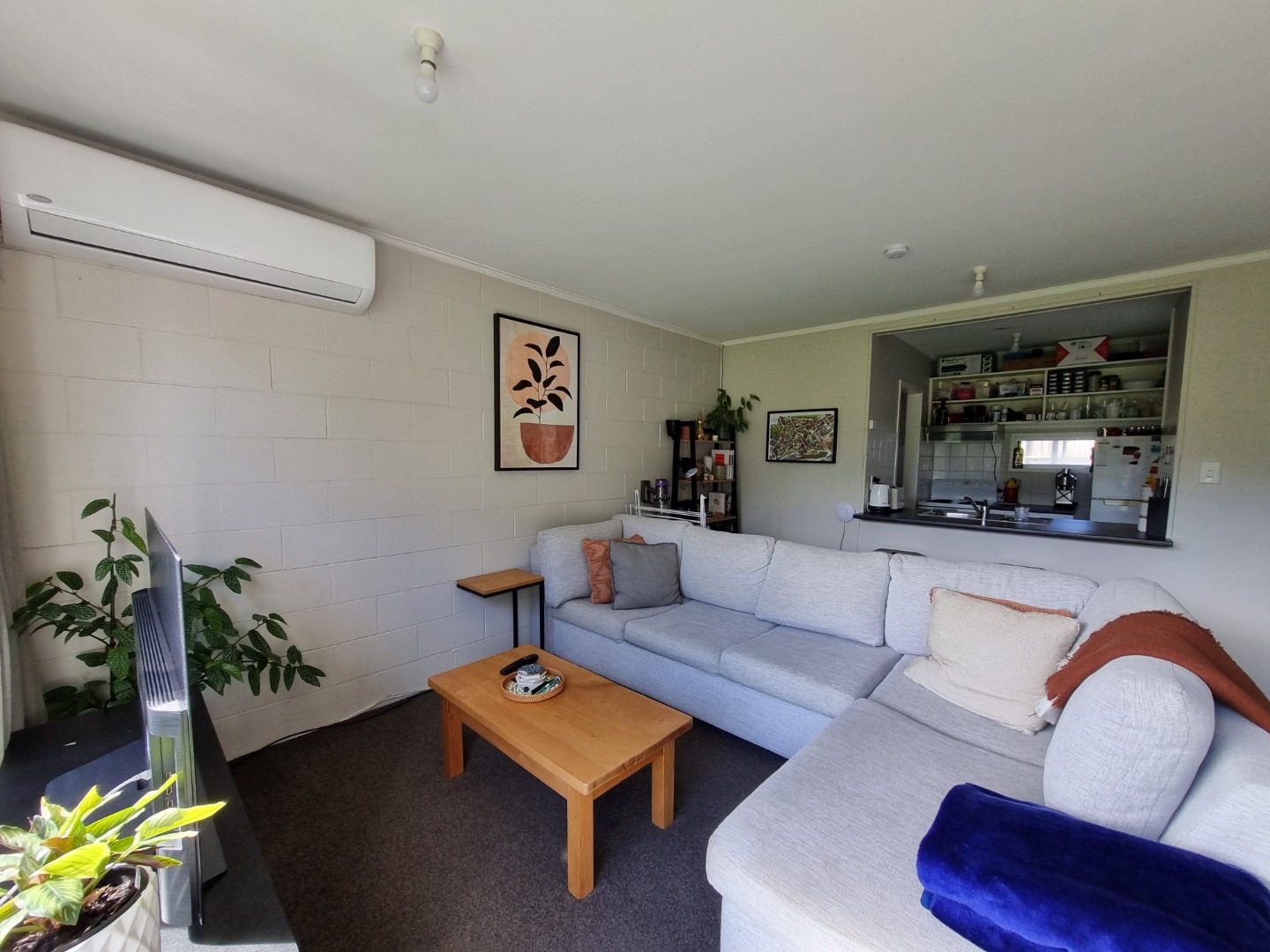 Tidy 2-level 2 bedroom unit photo