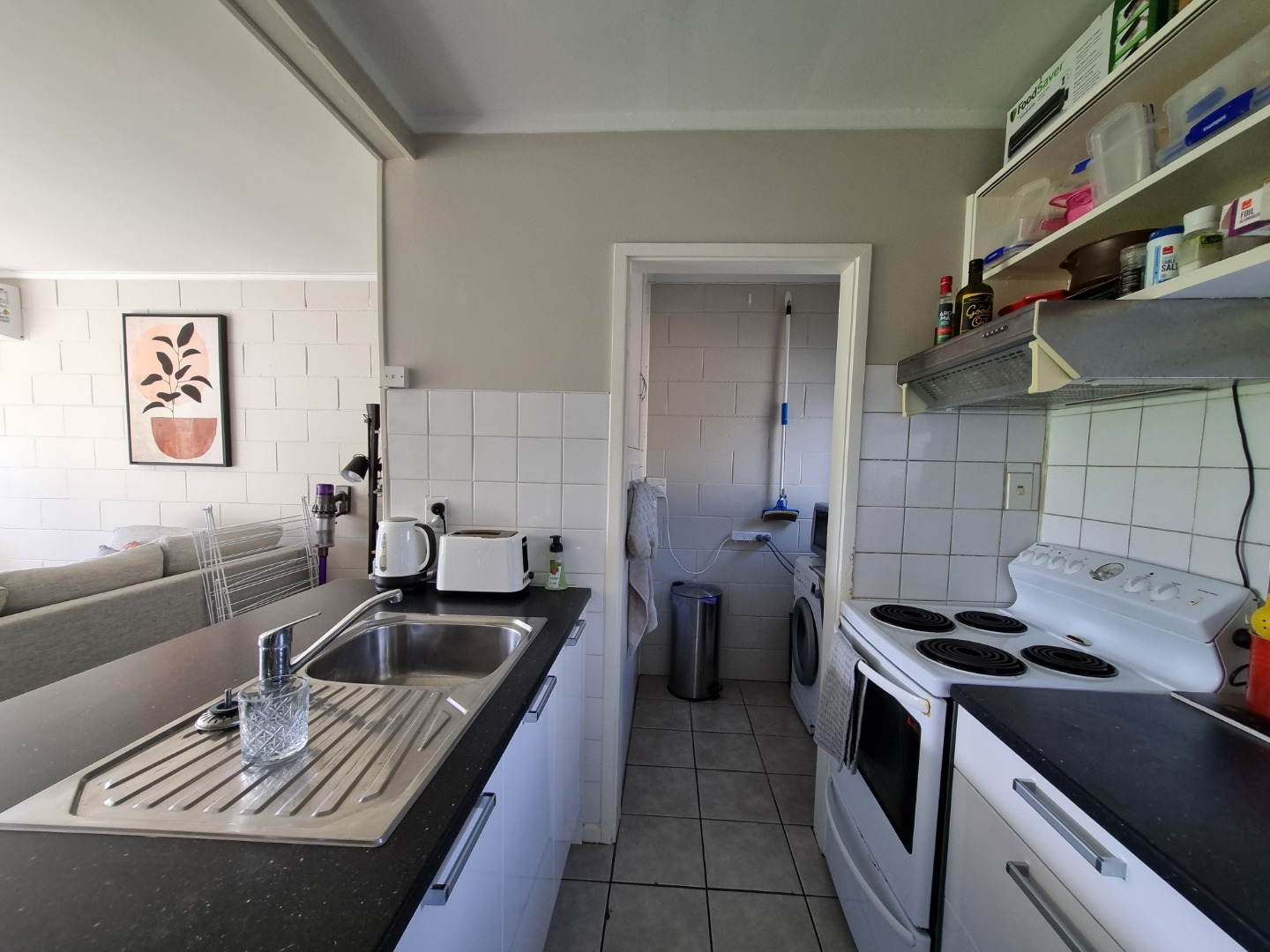 Tidy 2-level 2 bedroom unit photo