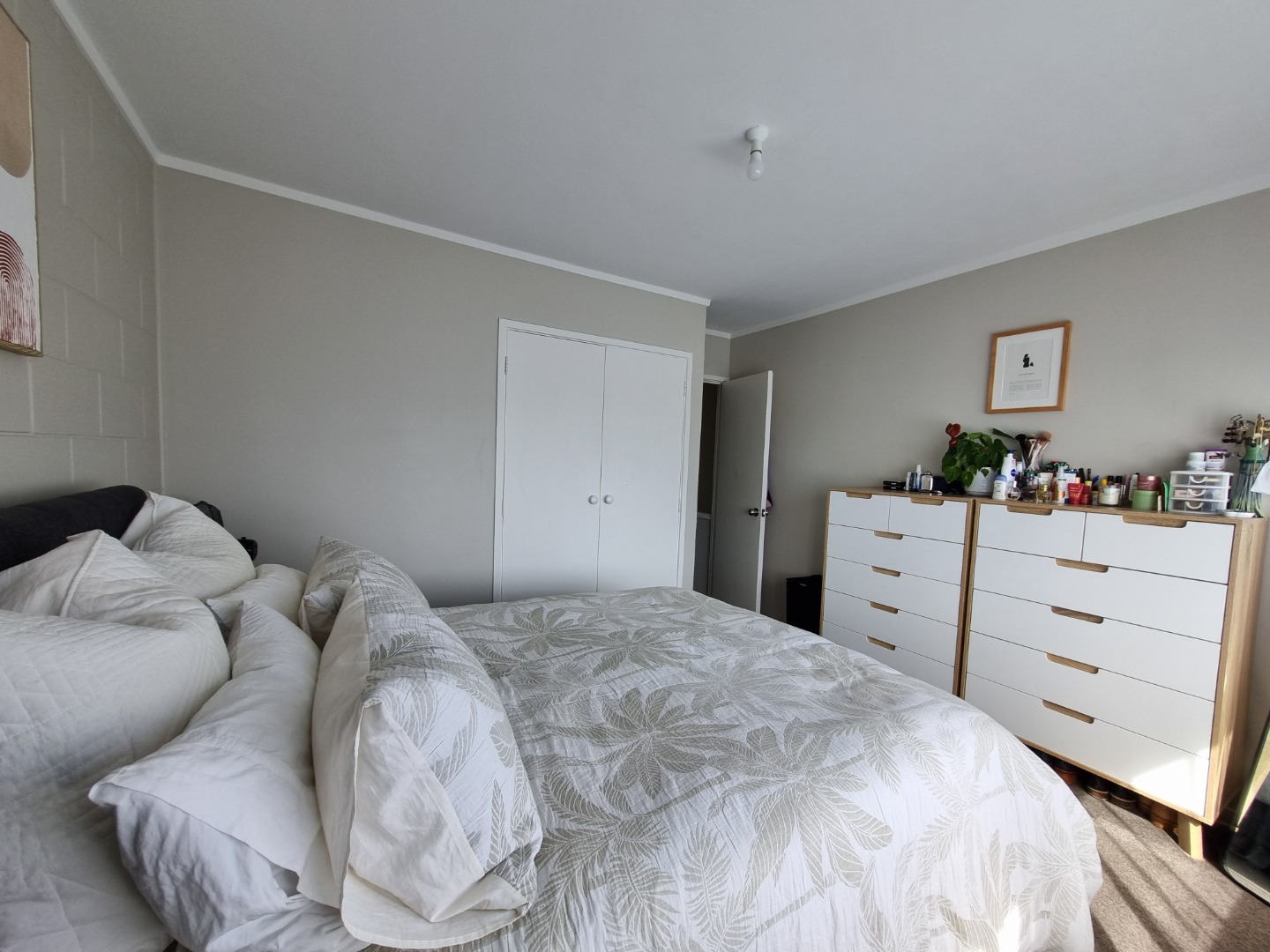 Tidy 2-level 2 bedroom unit photo