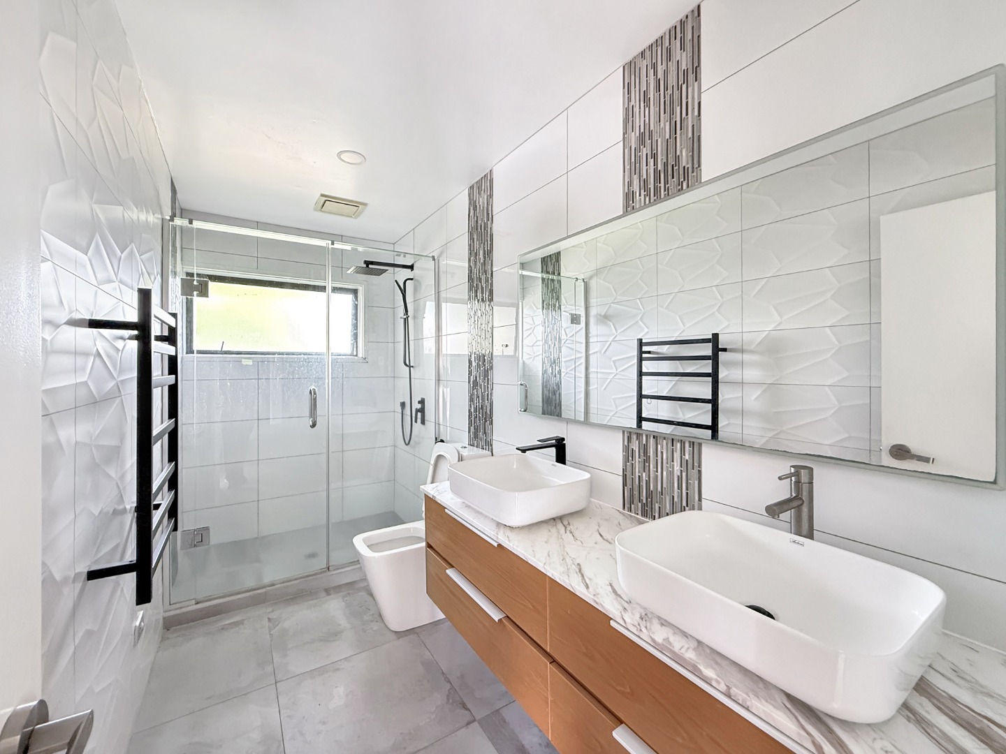 Spacious & Private Family Home in Hillcrest – 3 Bedrooms + Study + 3 Bathrooms photo