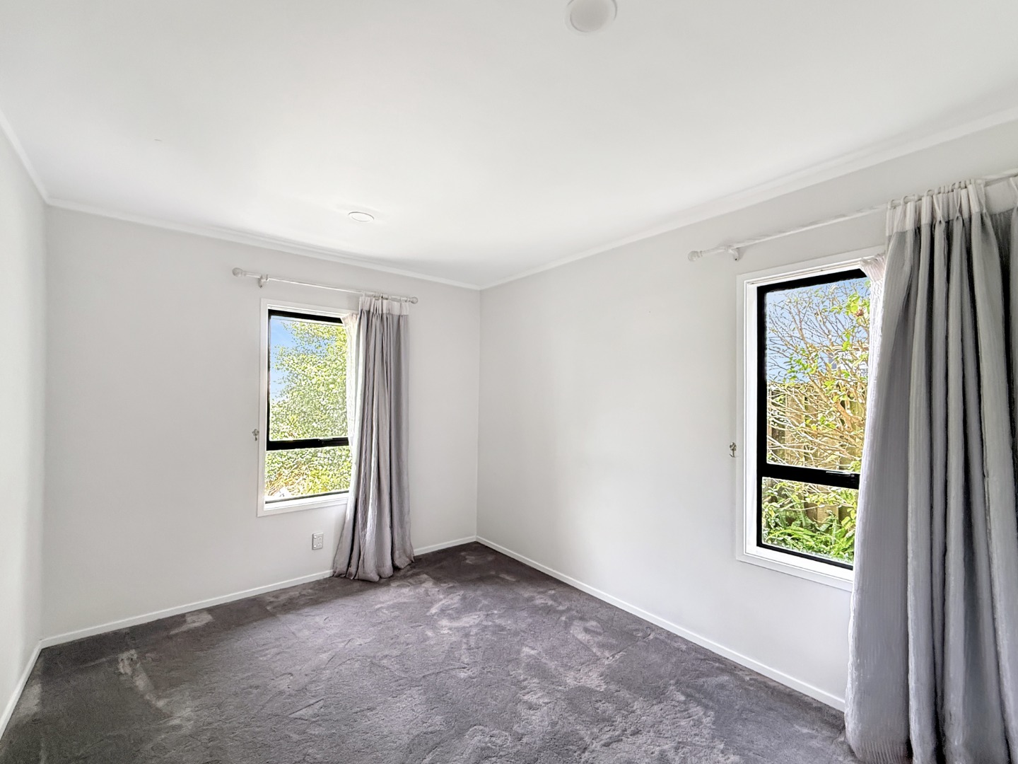 Spacious & Private Family Home in Hillcrest – 3 Bedrooms + Study + 3 Bathrooms photo