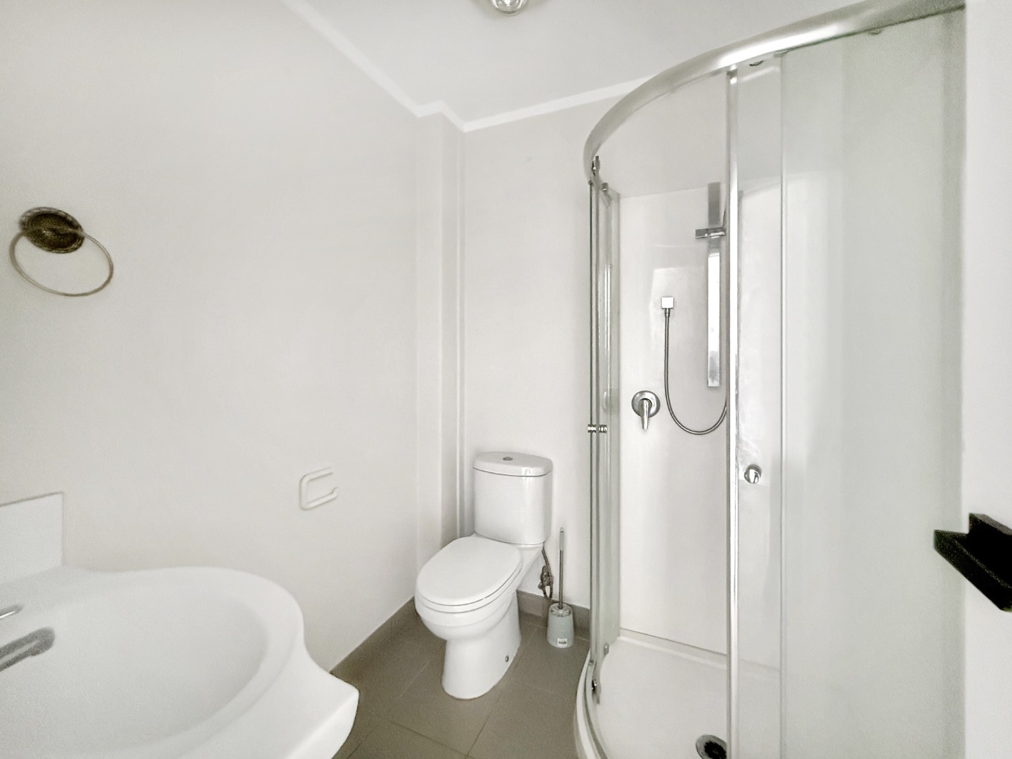 Spacious & Private Family Home in Hillcrest – 3 Bedrooms + Study + 3 Bathrooms photo