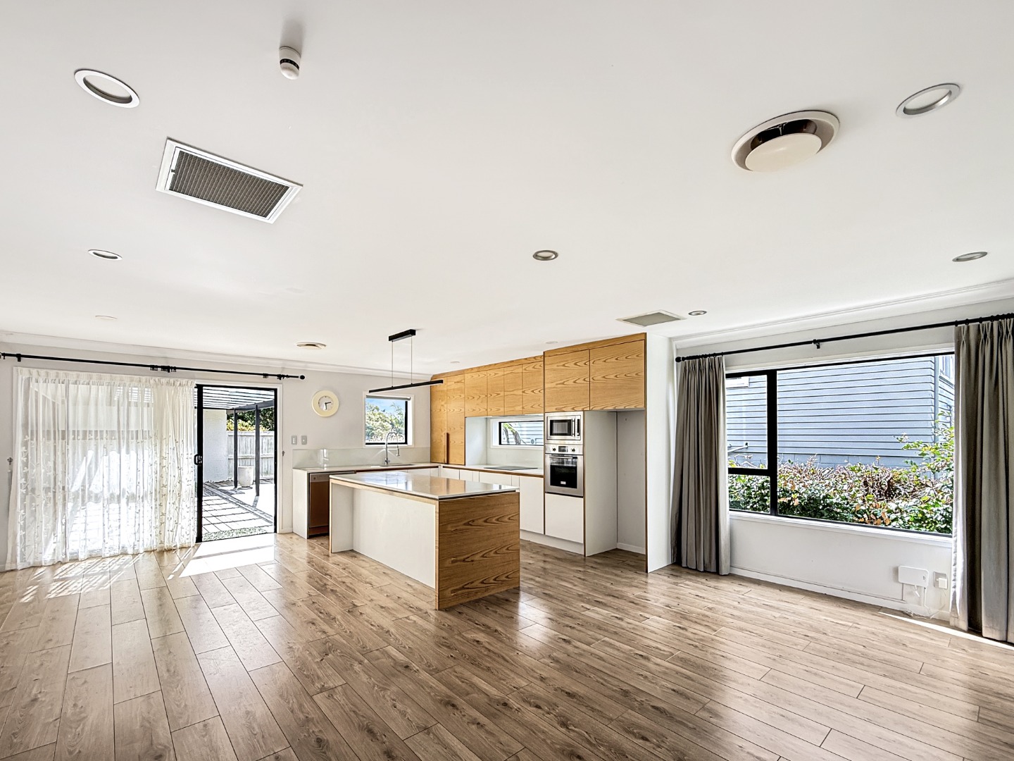 Spacious & Private Family Home in Hillcrest – 3 Bedrooms + Study + 3 Bathrooms photo