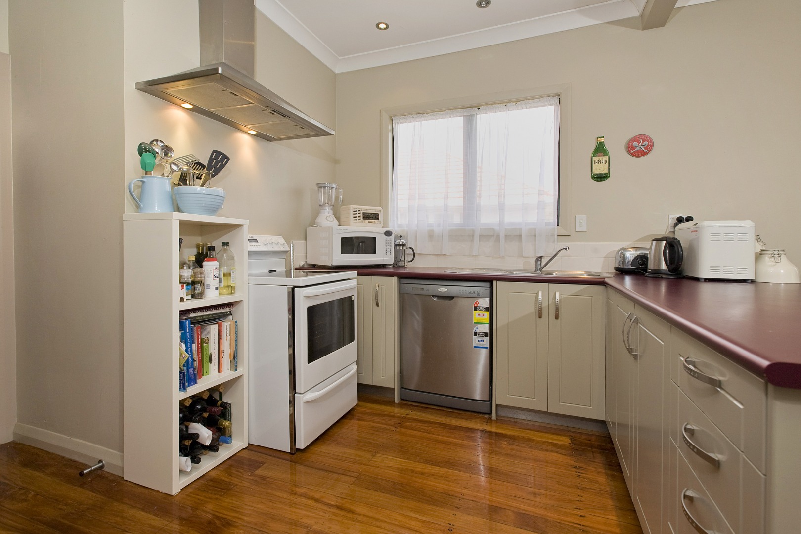 POINT ENGLAND - 3 bedroom home photo