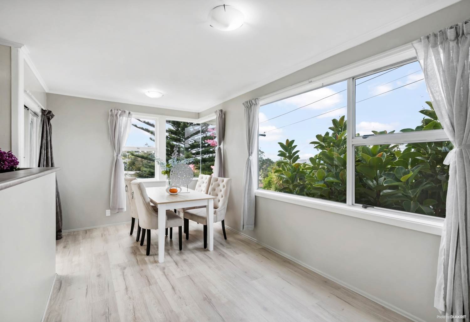 Spacious 4 Bedroom Family Home in Browns Bay – Separate Upstairs Living photo