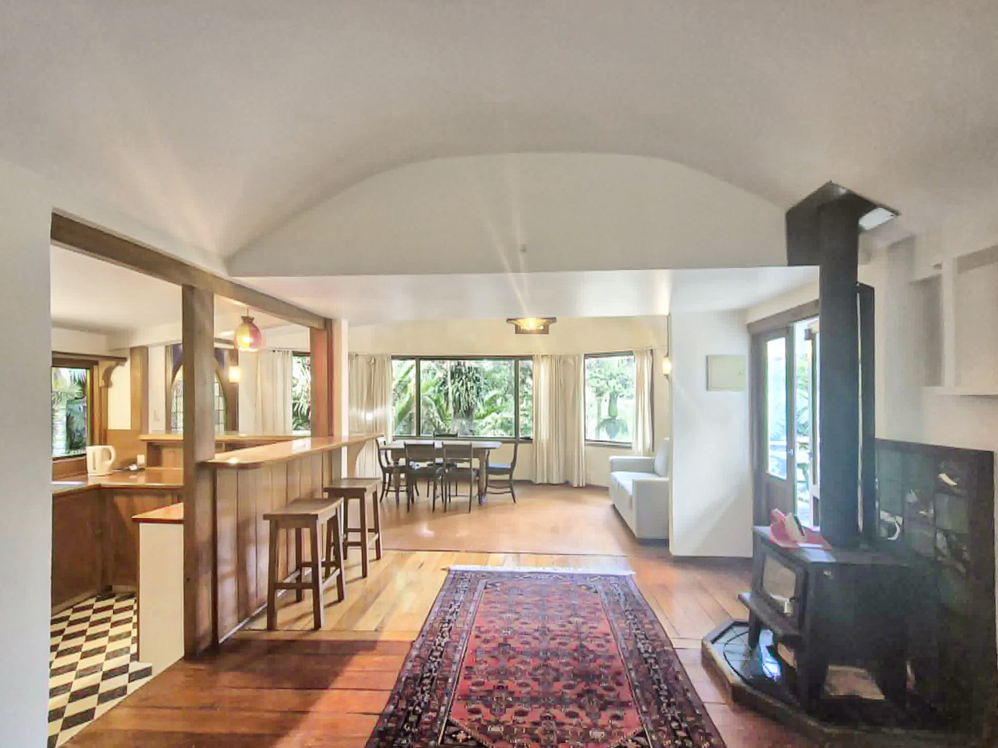 Tranquil Bush Retreat by the Estuary – Character Cottage + Studio $550 p/w photo